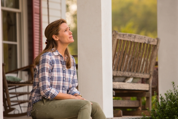 Christy (JENNIFER GARNER) on the front porch of their house in Columbia Pictures' MIRACLES FROM HEAVEN.